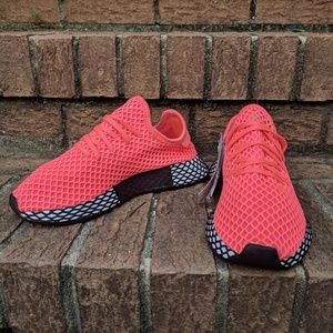 Pink Adidas deerupt